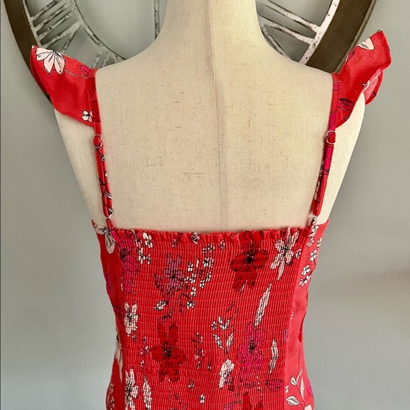 *NWT* Banana Republic fitted smock top with floral design and adjustable straps - Picture 2 of 5